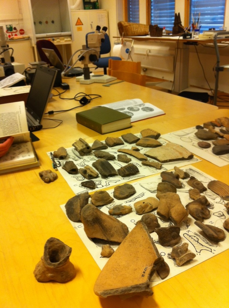 Some plates with Santarém artifacts